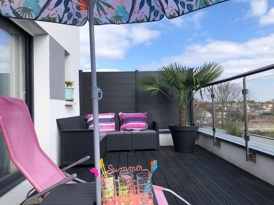 Patio, Balcony/Terrace, sunbed