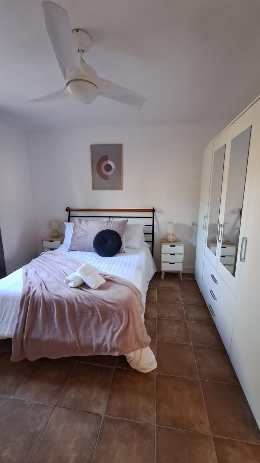 Photo of the whole room, Bedroom