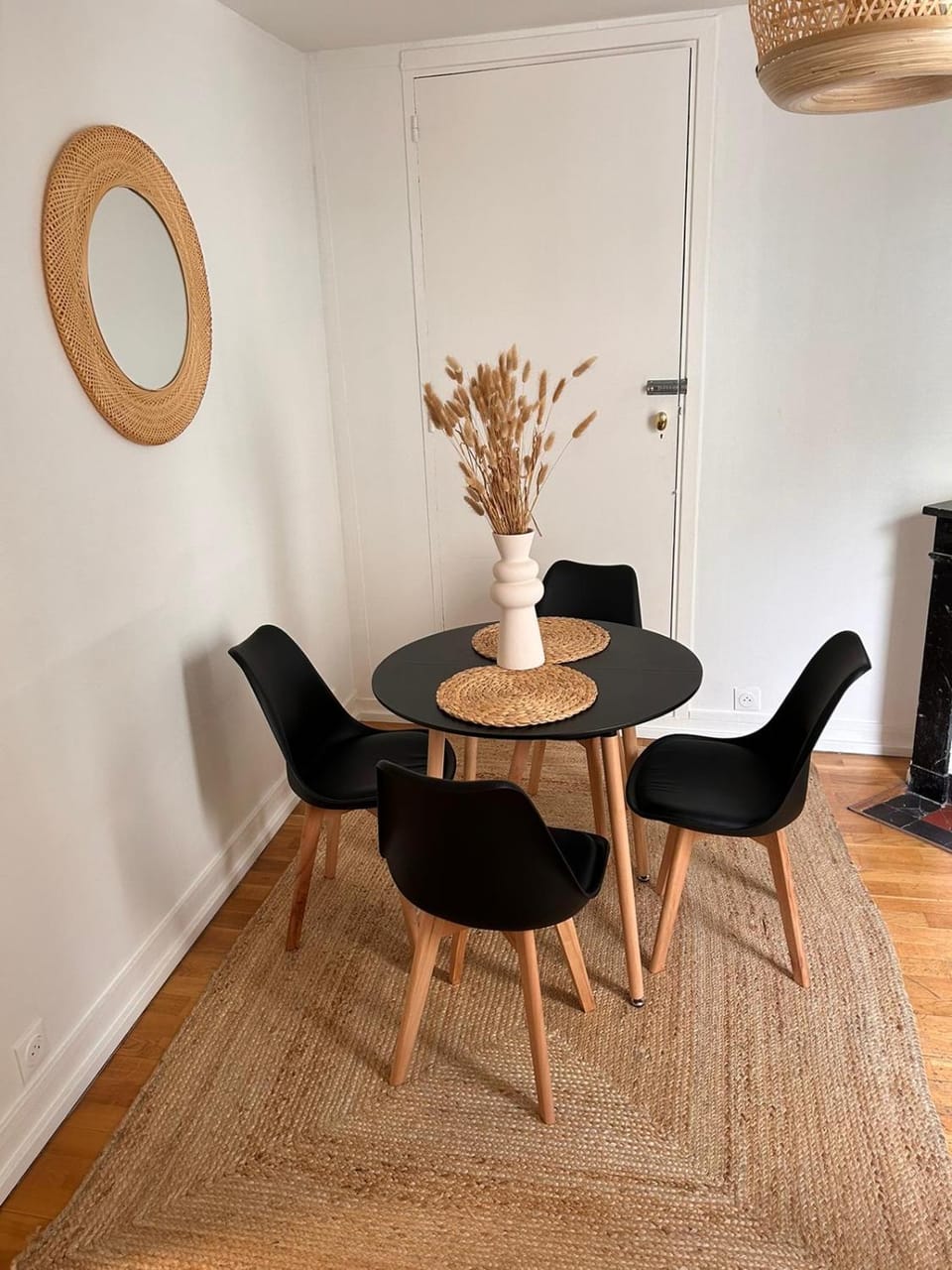 Chic Apartment on the famous shopping Rue du Faubourg Saint-Honoré street Apartment in Paris