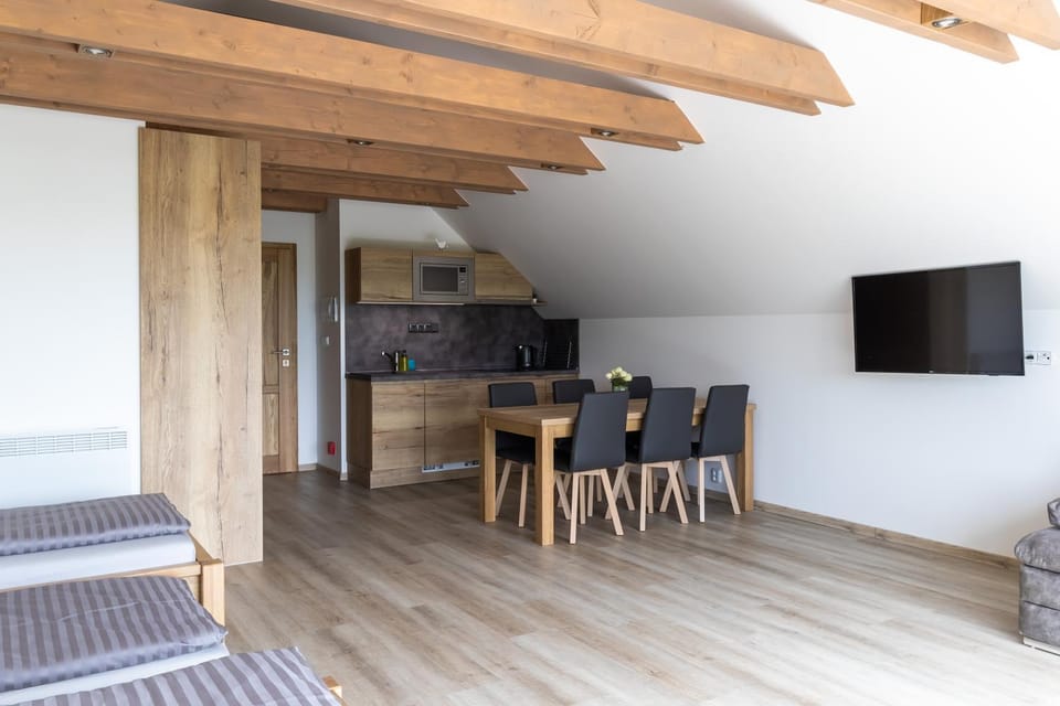Kitchen or kitchenette, Seating area