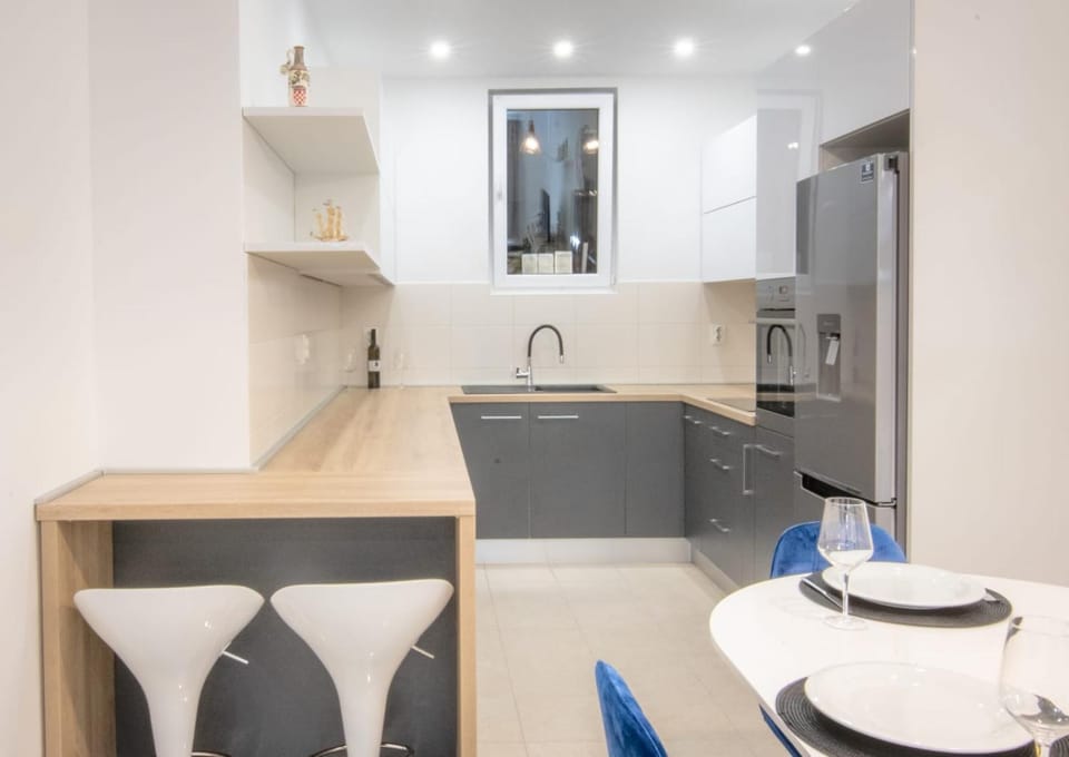 Apartment Cvita Free beach parking Apartment in Makarska
