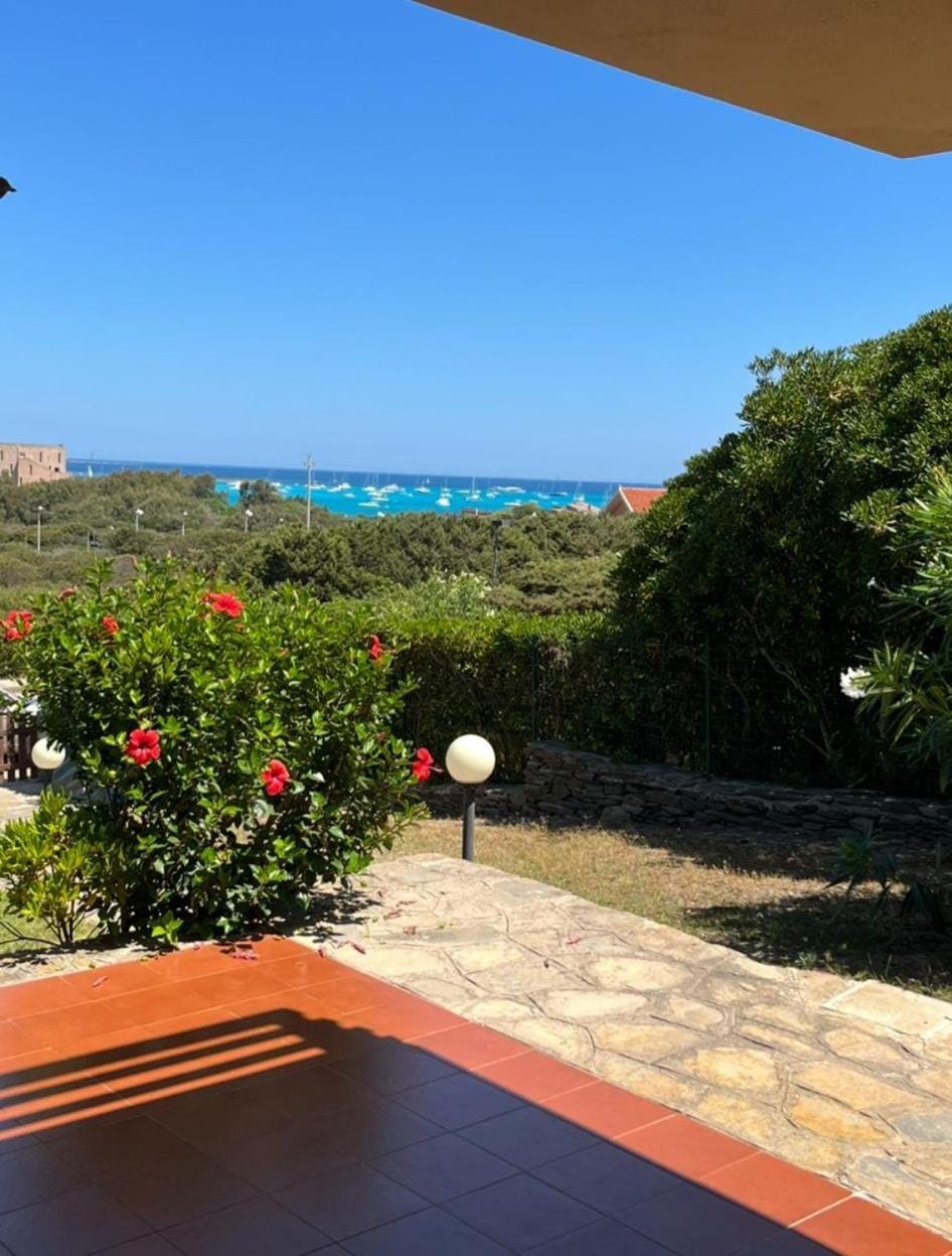Villetta con Giardino a pochi passi dalla Spiaggia House in Stintino