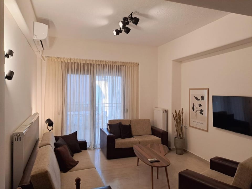 TV and multimedia, Living room, Seating area, air conditioner