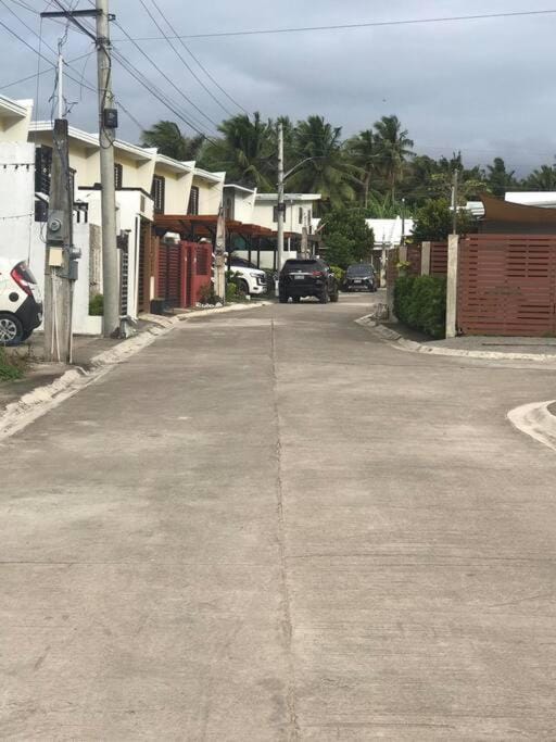 Neighbourhood, Street view, Parking