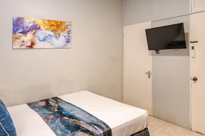 Mona Master suite Apartment in Kingston