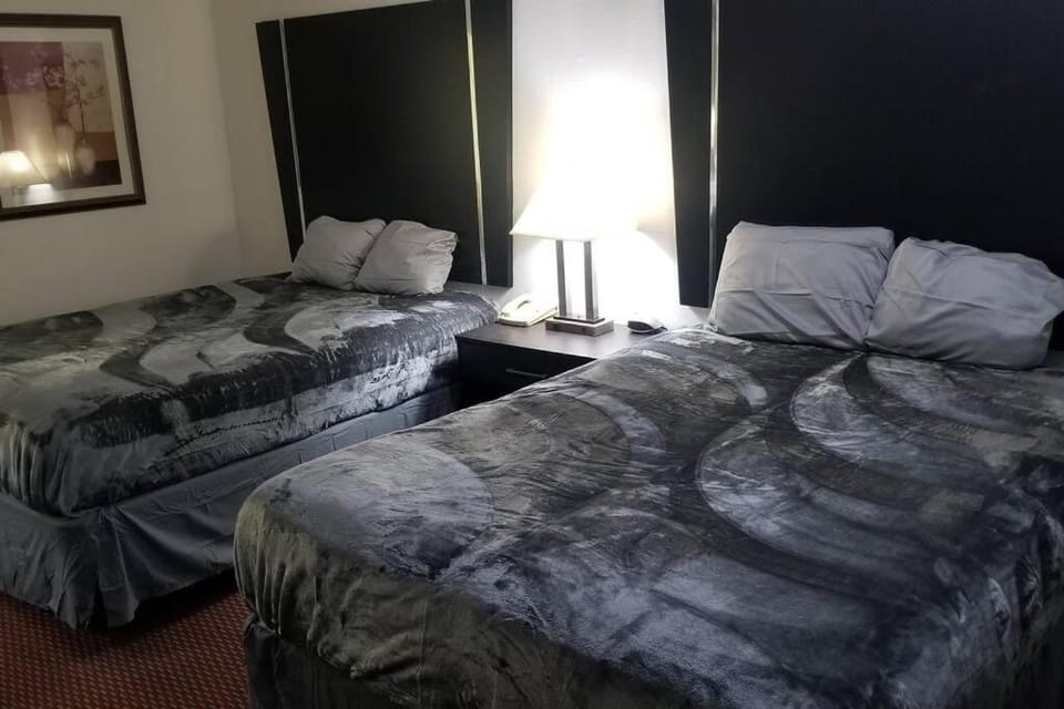 Hotel 2 Queen Beds Hotel Room 131 Wi-Fi Apartment in Stillwater