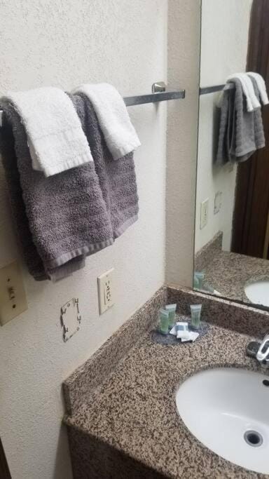 OSU Queen Hotel Room 118 Booking Apartment in Stillwater