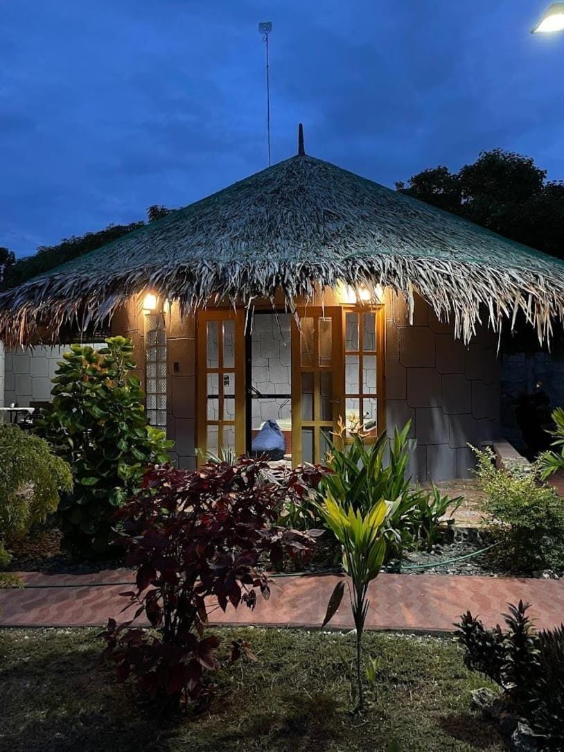 RhenMart-Inn Bed and Breakfast in Siquijor