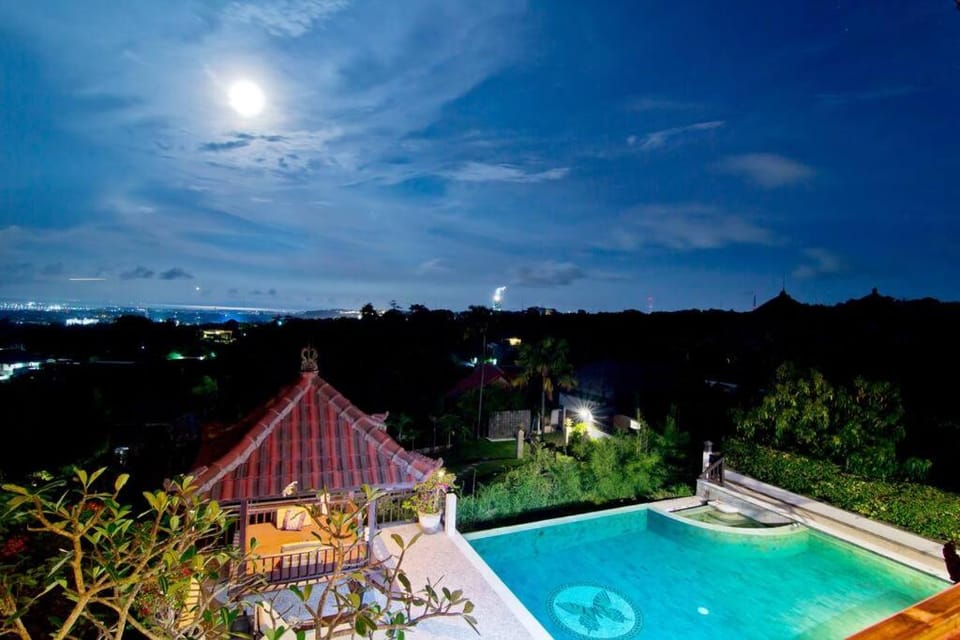 Uluwatu Huge 6 Bed Spa Villa - G8 views & Child Friendly Villa in Bali