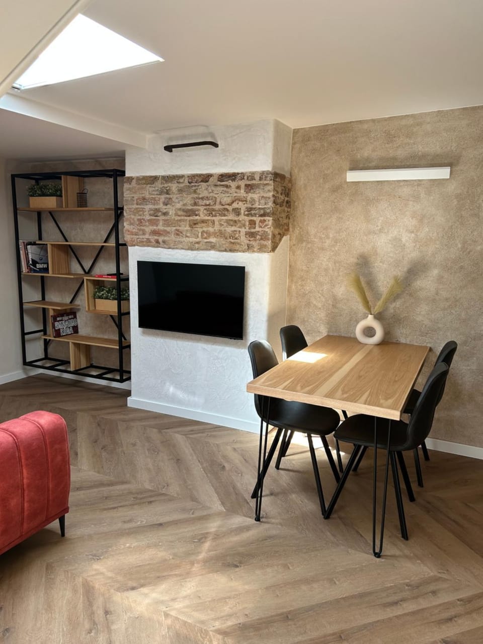 TV and multimedia, Living room, Seating area, Dining area