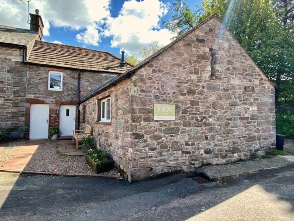 Property building, Balcony/Terrace, Street view