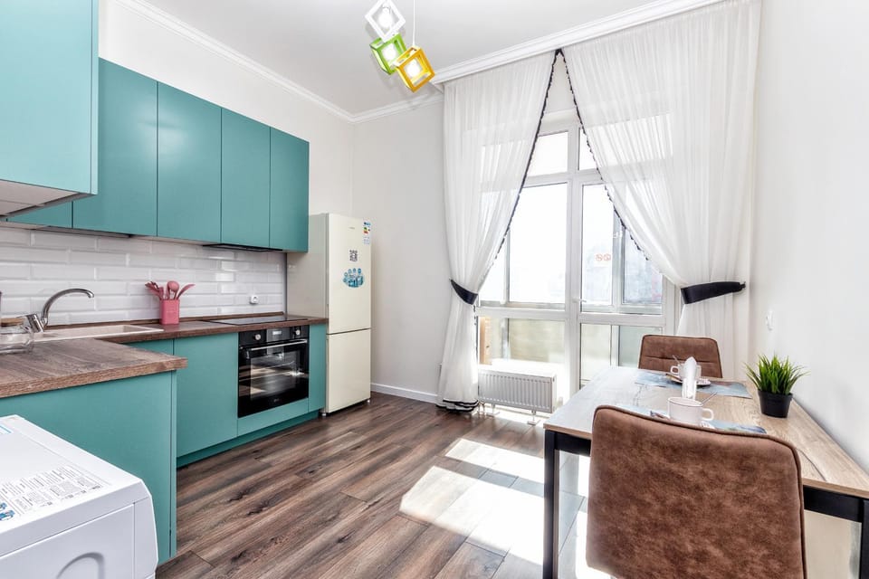 Kitchen or kitchenette, Dining area, minibar, kitchen