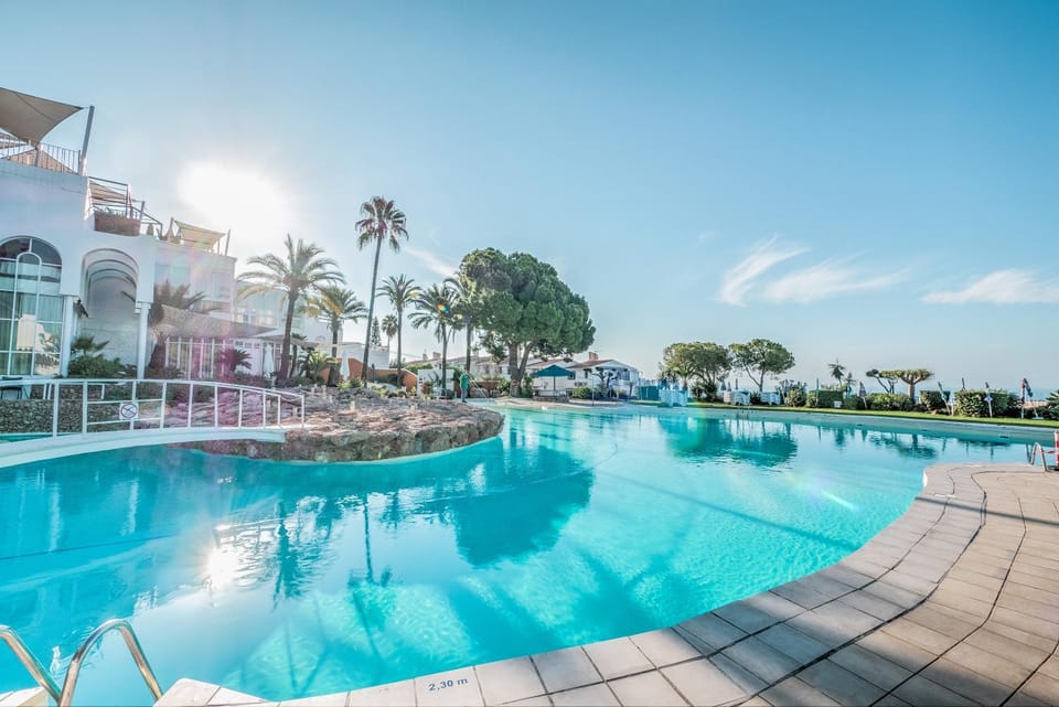 Day, Pool view, Swimming pool, sunbed