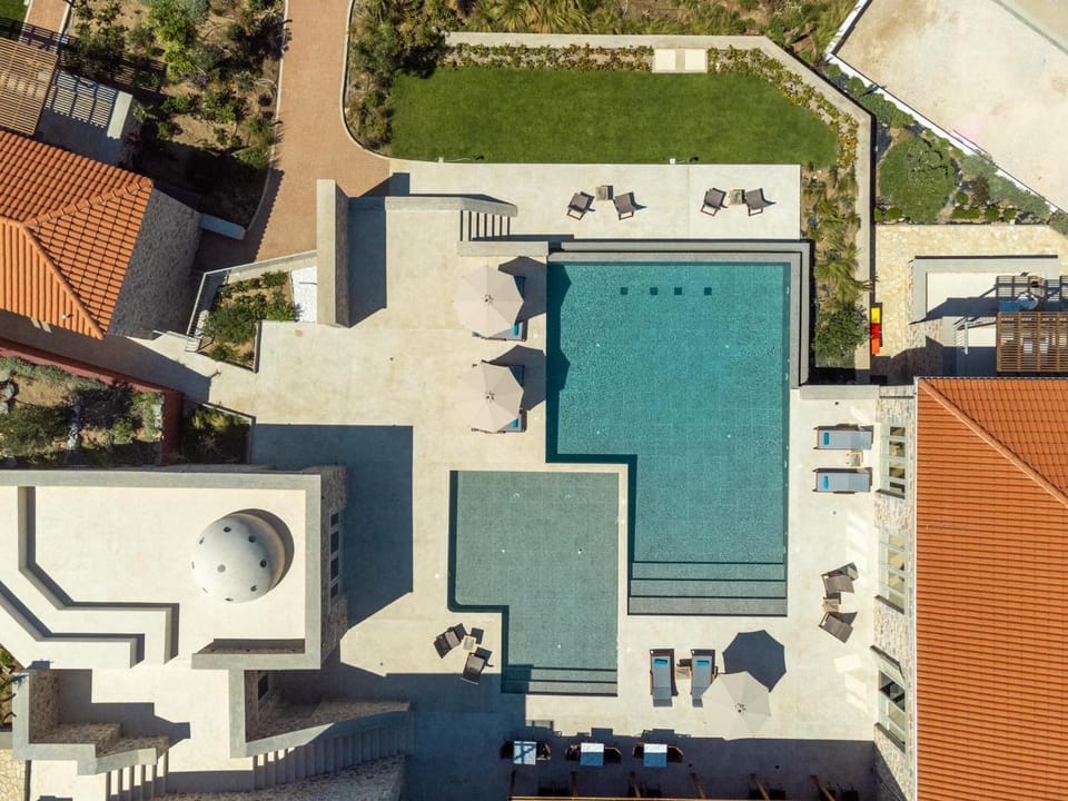Property building, Restaurant/places to eat, Bird's eye view
