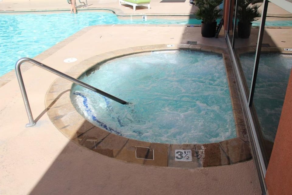 Day, Hot Tub