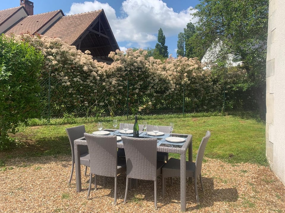 Maison tourangelle au coeur du vignoble Loire Valley House in Centre-Val de Loire