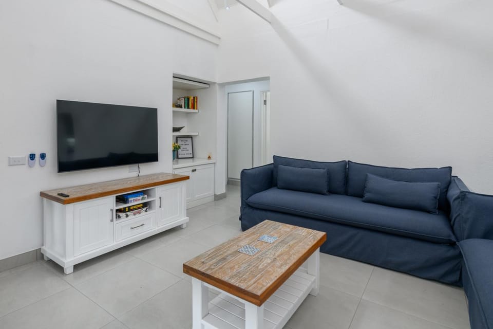 Communal lounge/ TV room, TV and multimedia, Living room, Seating area