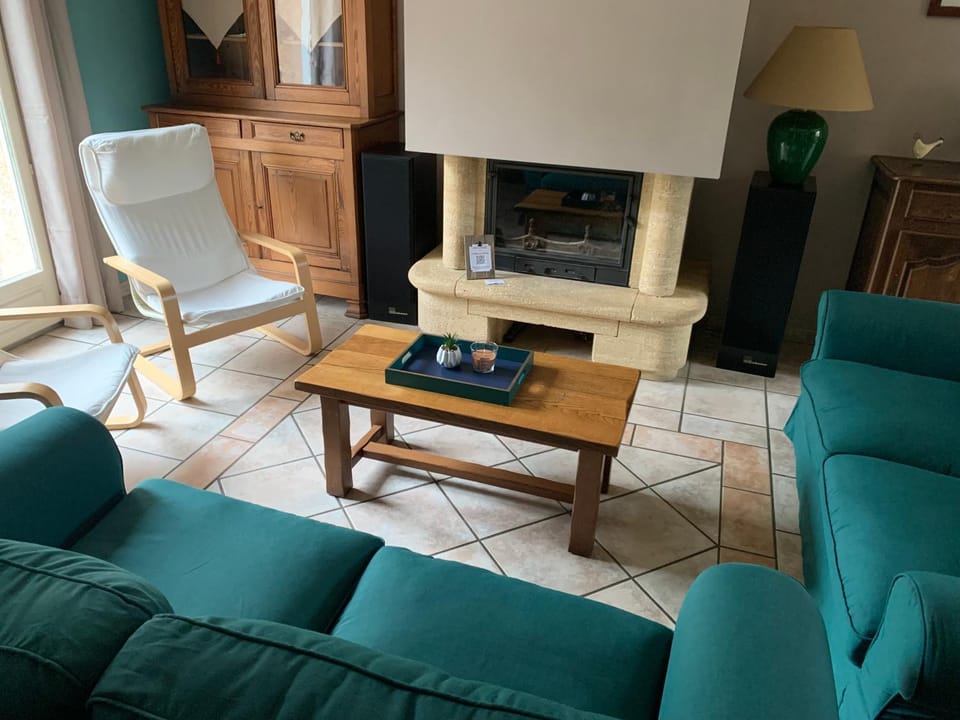 Seating area, flat iron
