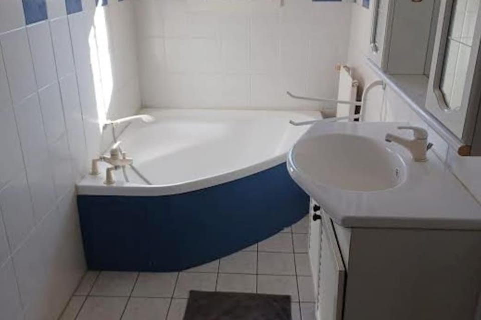 Bathroom, Bath
