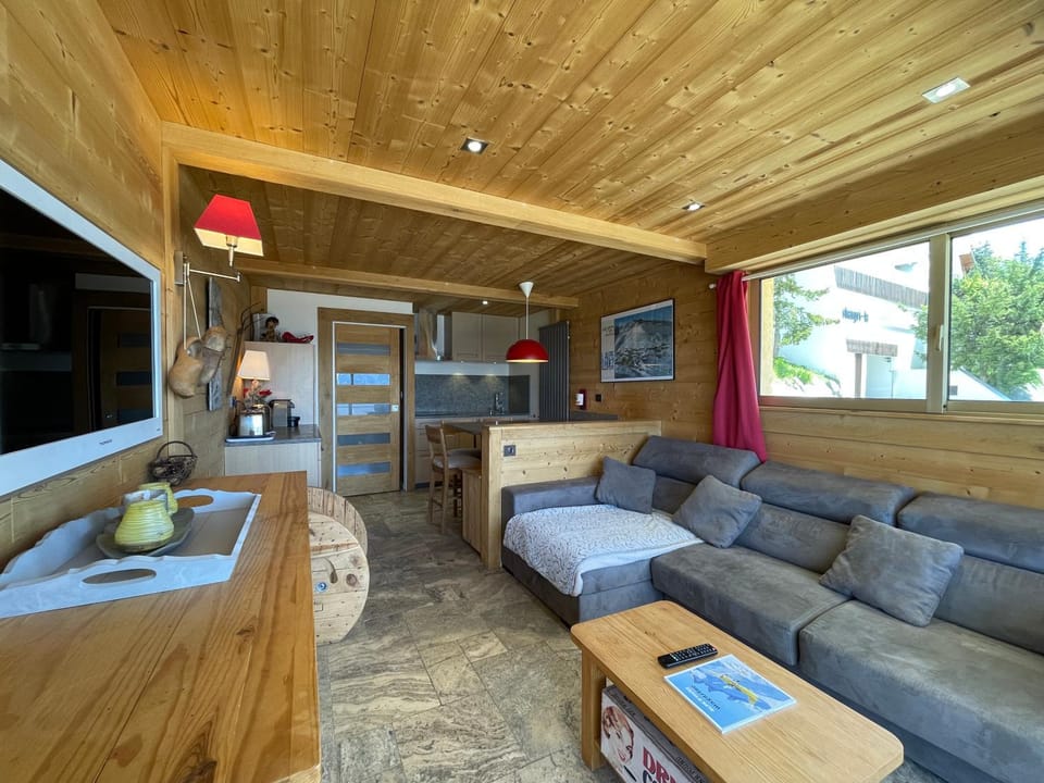 TV and multimedia, Living room, Dining area