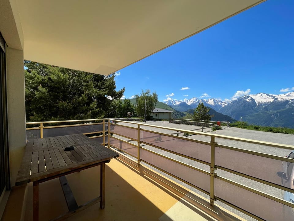 Balcony/Terrace, Mountain view