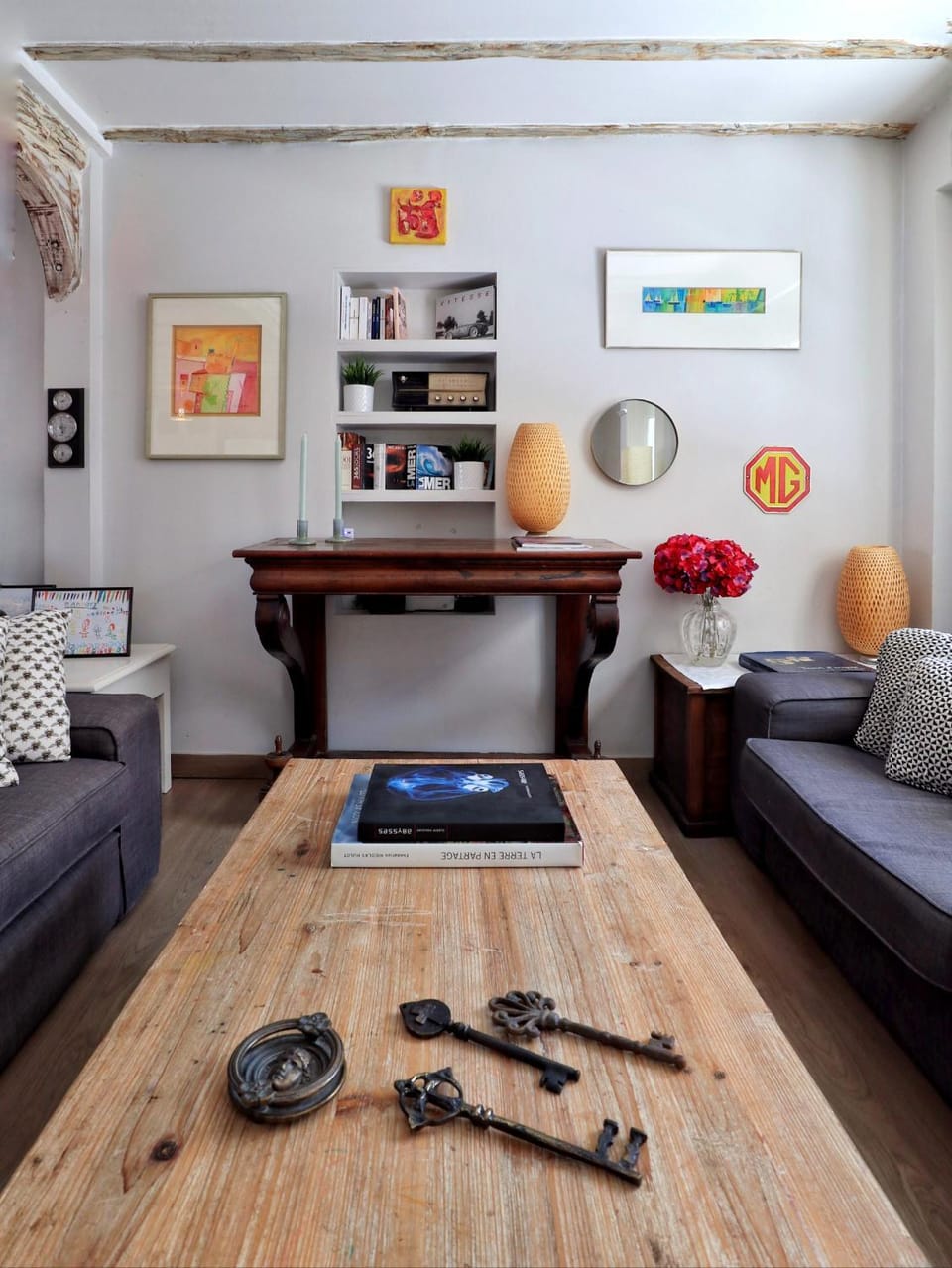 Living room, Seating area