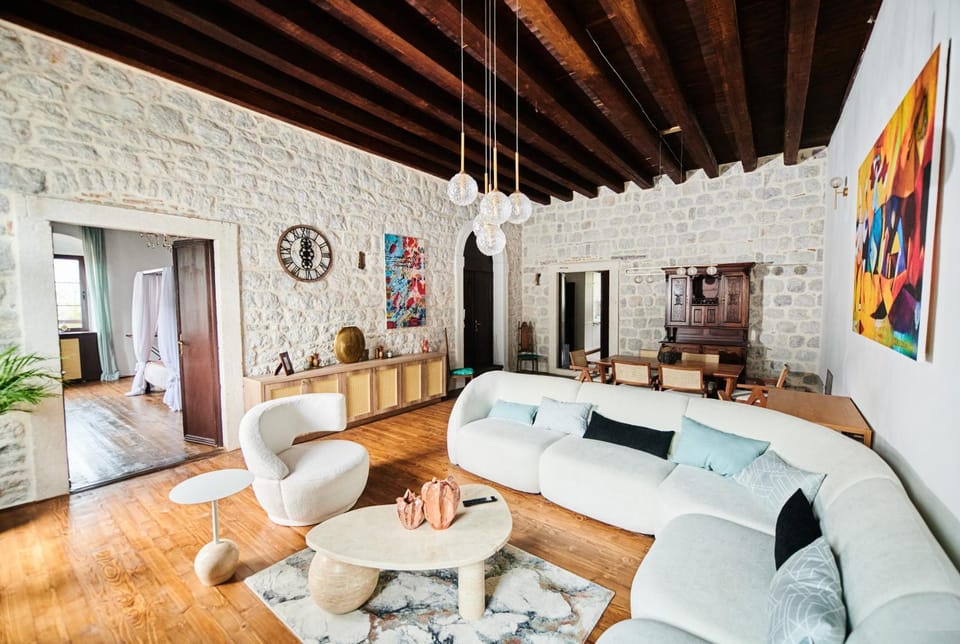 Property building, TV and multimedia, Seating area