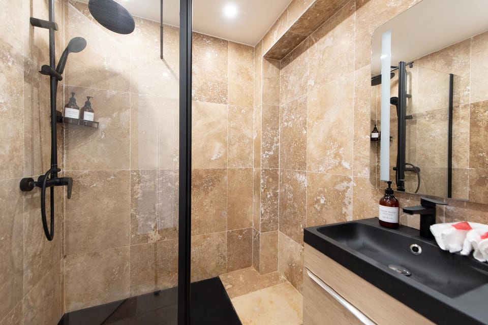 LE COCON- Jacuzzi & Sauna privés By SweetDreams Apartment in Mougins
