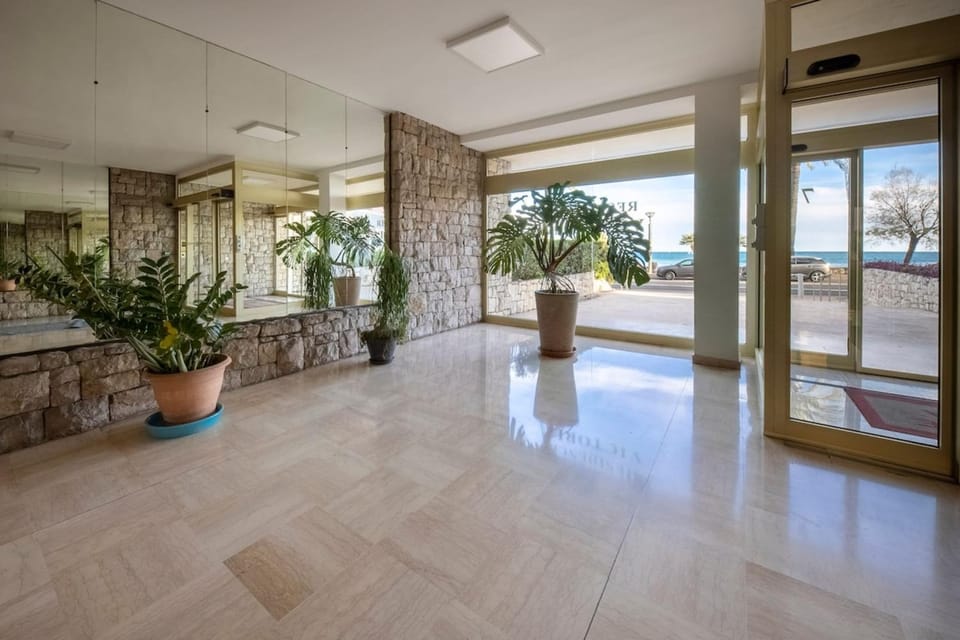 06B - Beautiful apartment with terrace sea view Apartment in Roquebrune-Cap-Martin