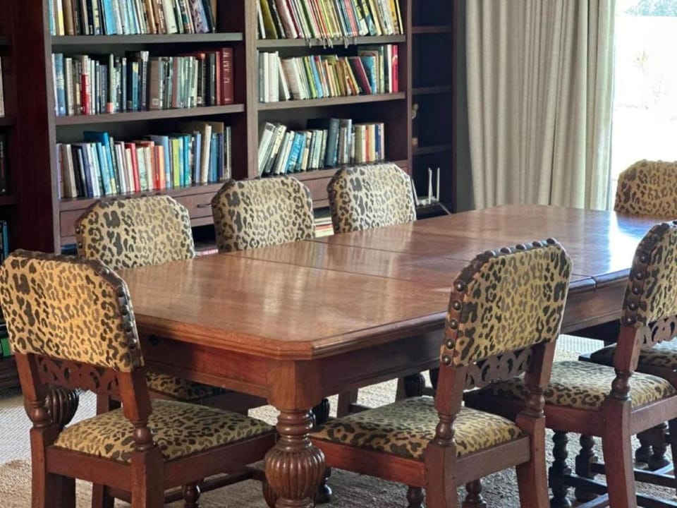 Decorative detail, Seating area, Dinner