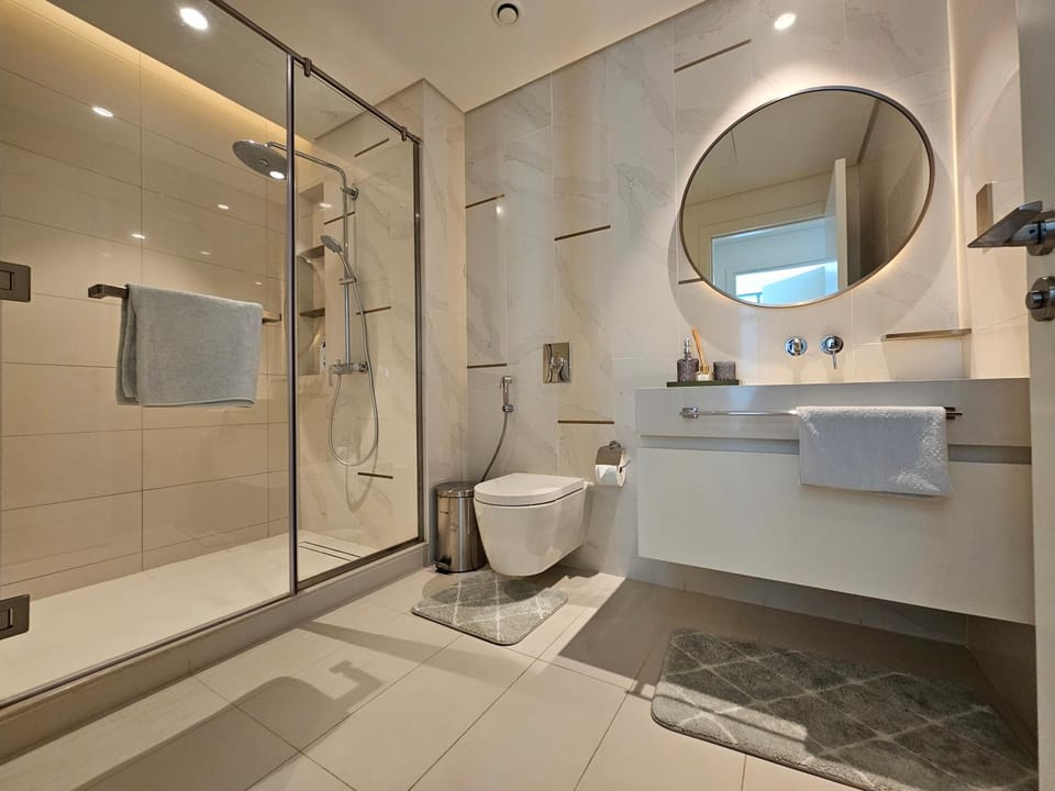Shower, Toilet, Bathroom, towels