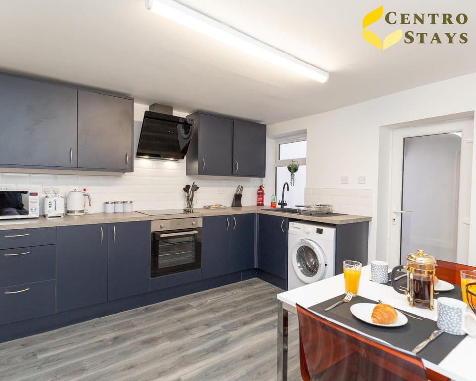 Coffee/tea facilities, Kitchen or kitchenette, Food and drinks, Dining area, Food, minibar, pet friendly, stove, toaster