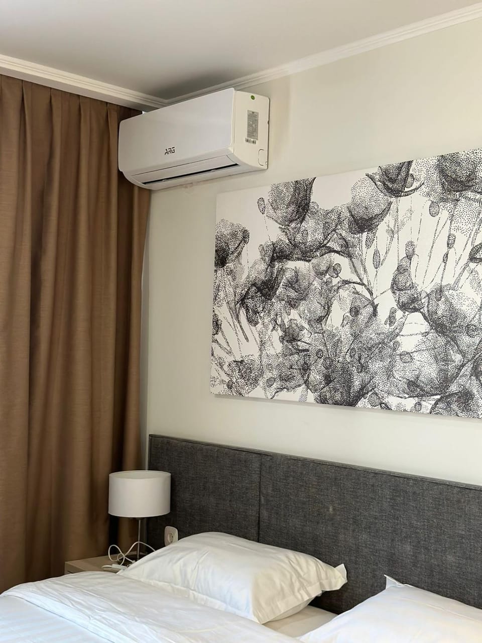 Bedroom, air conditioner