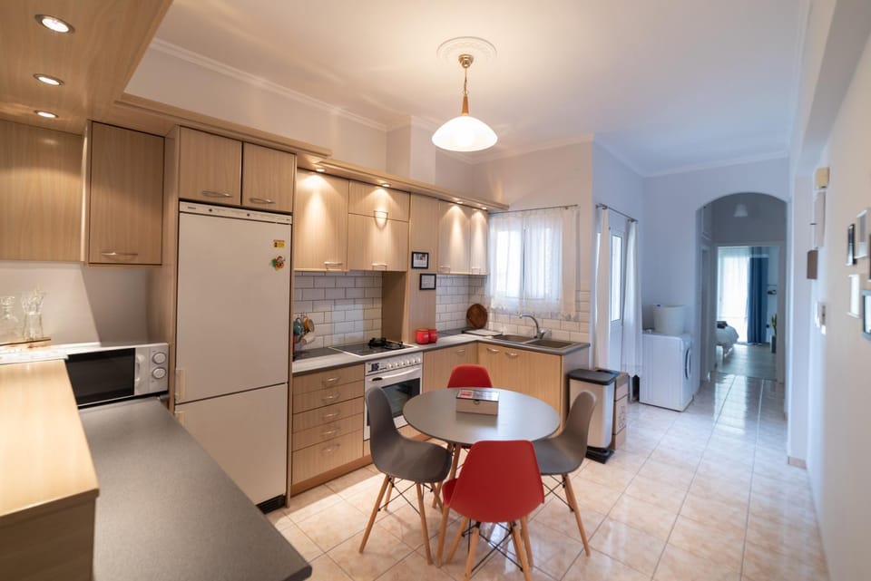 Dining area, oven, pet friendly, stove, kitchen