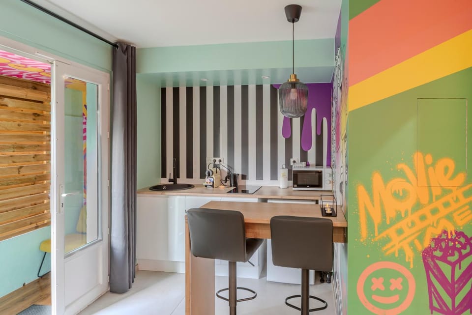 L'escapade - Jacuzzi & Sauna privés By SweetDreams Apartment in Cagnes-sur-Mer