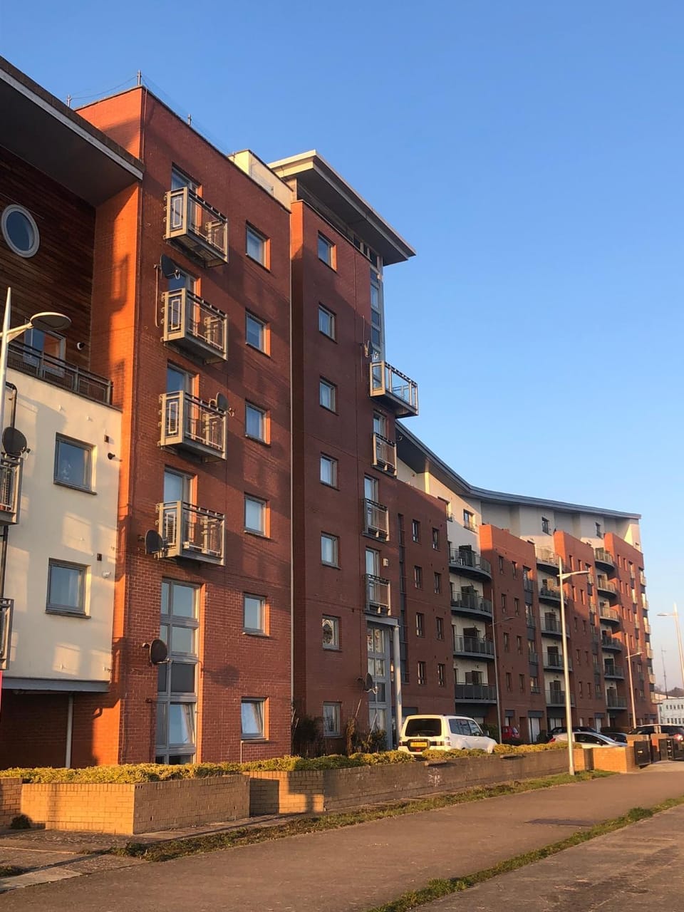 Dundee City Waterfront, 2 Bedroom 2 Bathroom Apartment - Parking and WIFI, short walk to V and A, Bus & Train Stations Apartment in Dundee