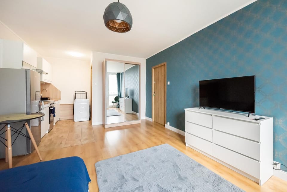 TV and multimedia, Living room, Seating area, Evening entertainment