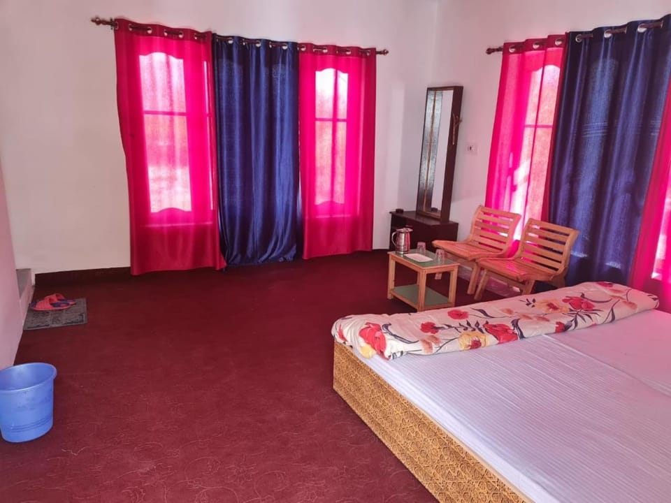 Bed, View (from property/room), Living room, Photo of the whole room, Seating area, Bedroom