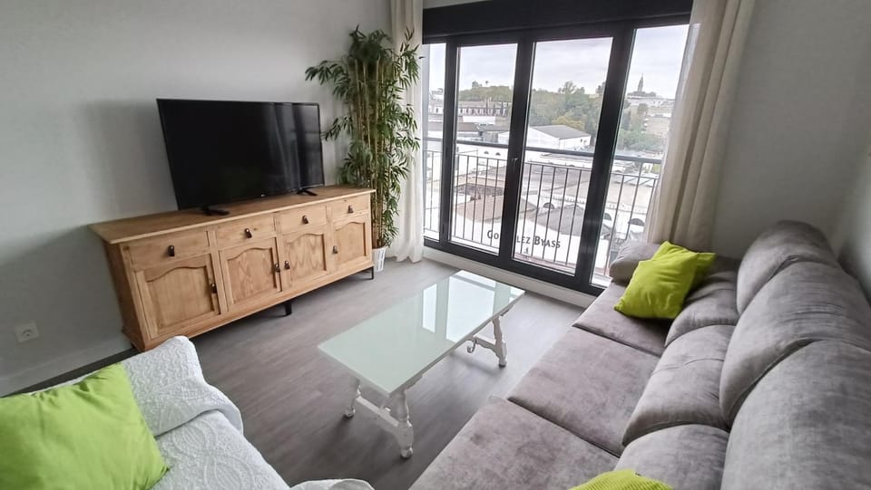 Communal lounge/ TV room, TV and multimedia, Living room, Seating area