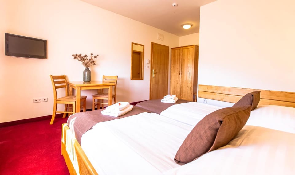 Bed, Bedroom, towels