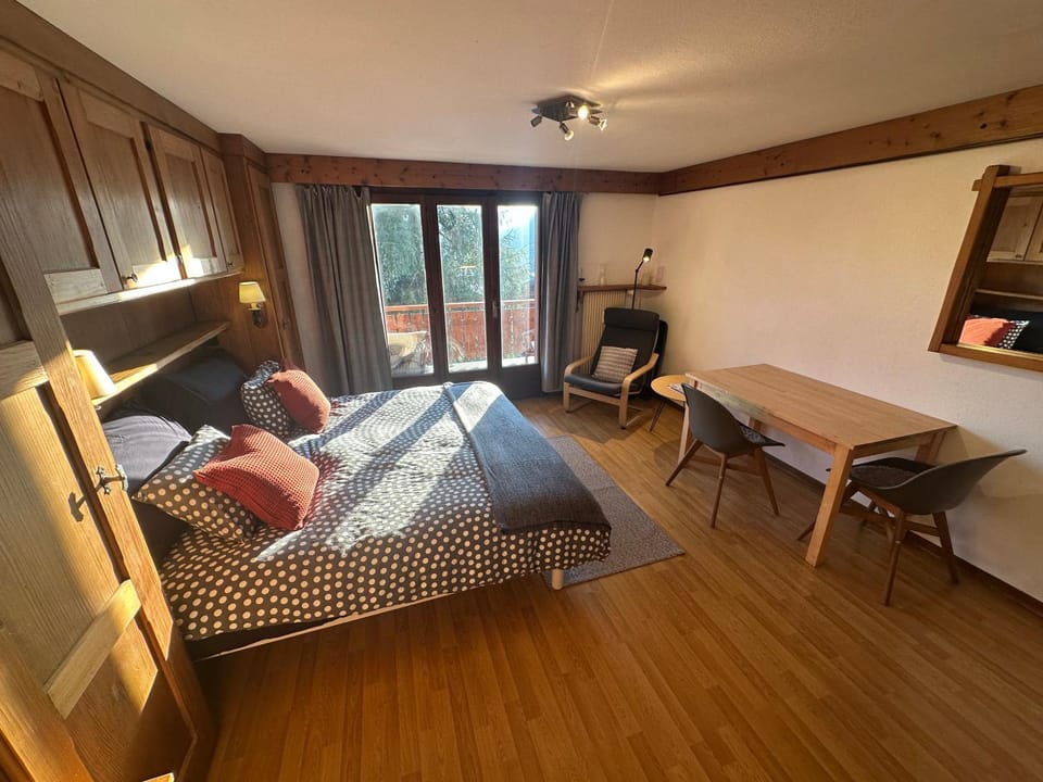 Kitchen or kitchenette, Photo of the whole room, Dining area, Bedroom