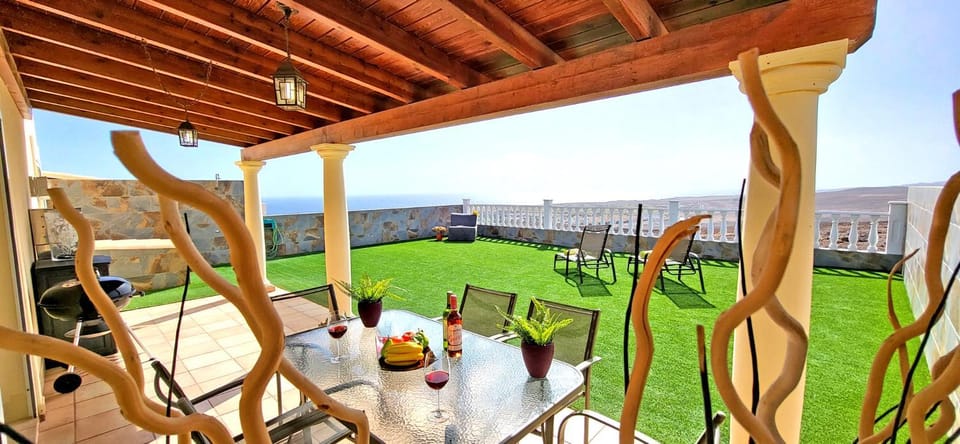 View (from property/room), Balcony/Terrace, Seating area, Dining area, Mountain view