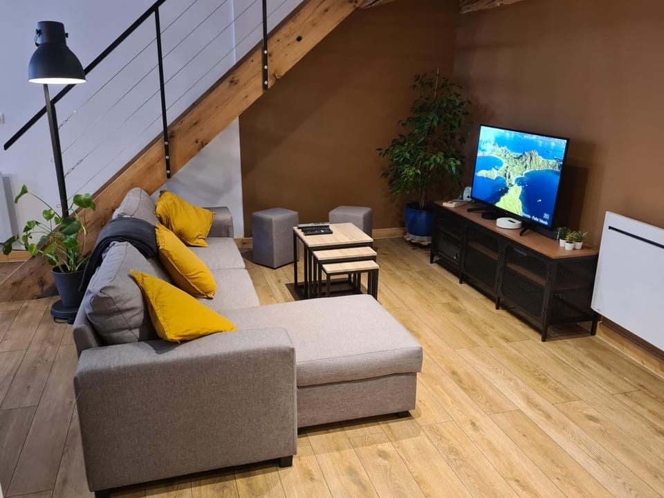 TV and multimedia, Seating area