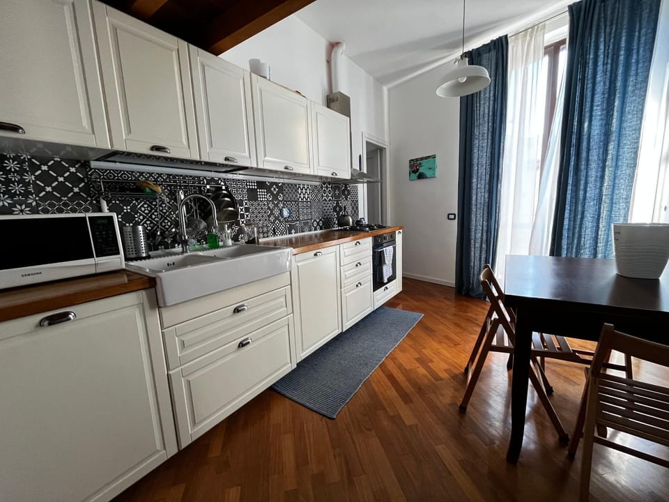 Kitchen or kitchenette, Dining area, pet friendly, stove