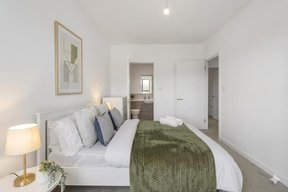 Modern 2BR-2BA Apartment Next to Wembley Stadium Apartment in Wembley