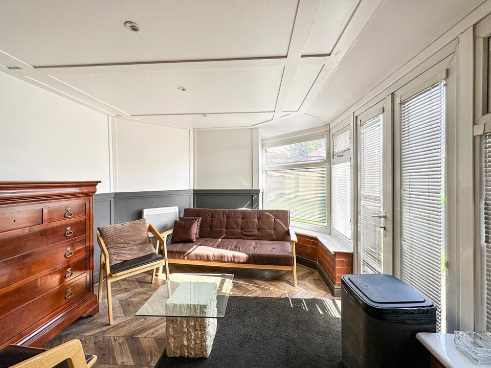 5BR Manchester Home Jacuzzi, Garden & Parking House in Manchester