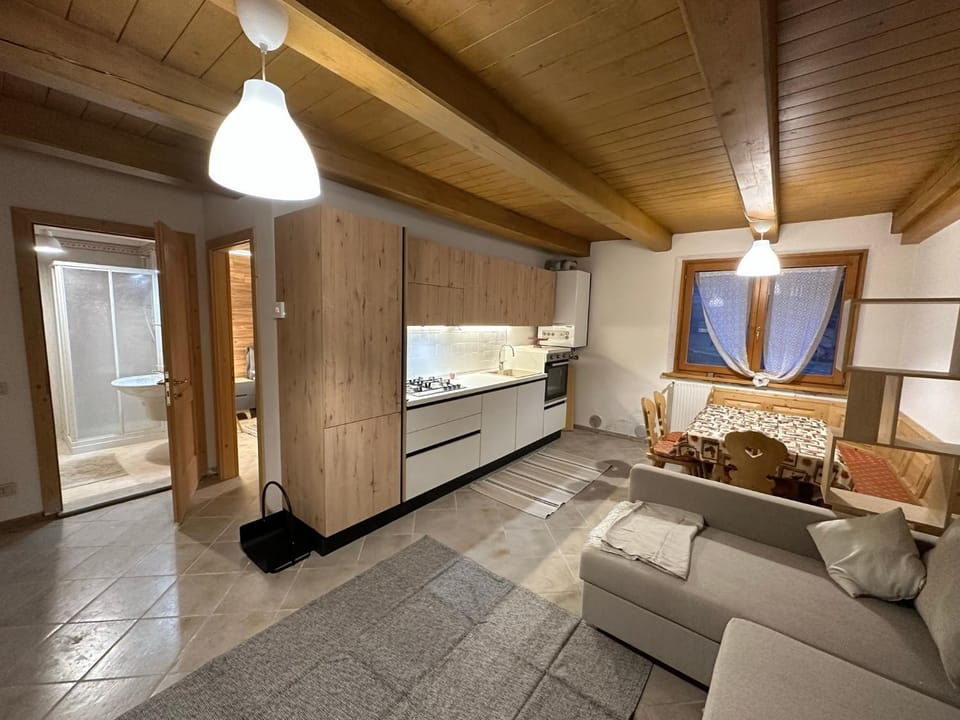 Kitchen or kitchenette, Living room