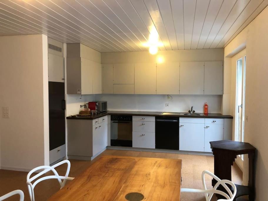 Kitchen or kitchenette, Dining area, dishwasher, minibar, pet friendly, stove