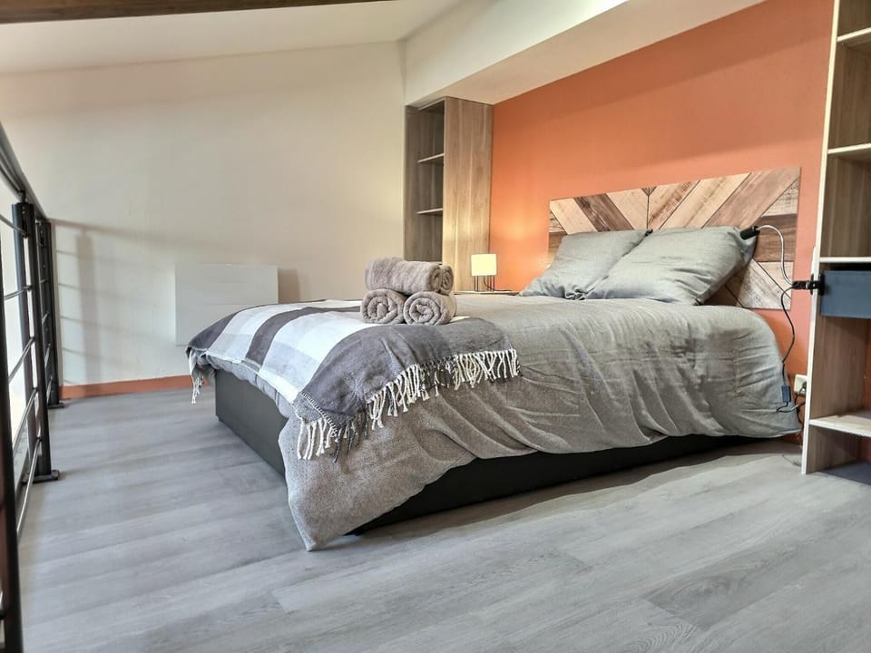 Bed, Bedroom