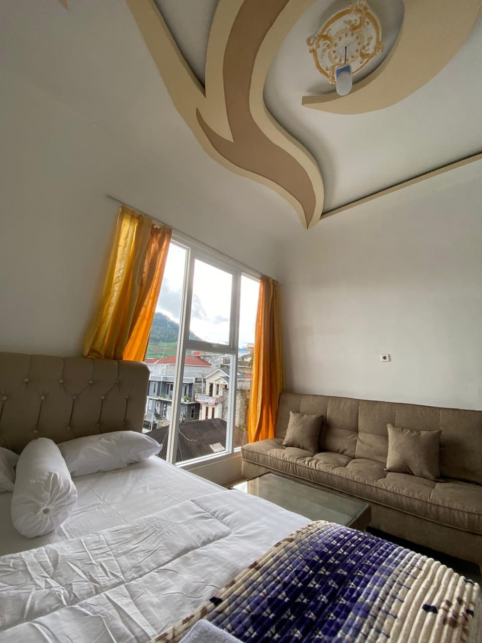 Bed, Seating area